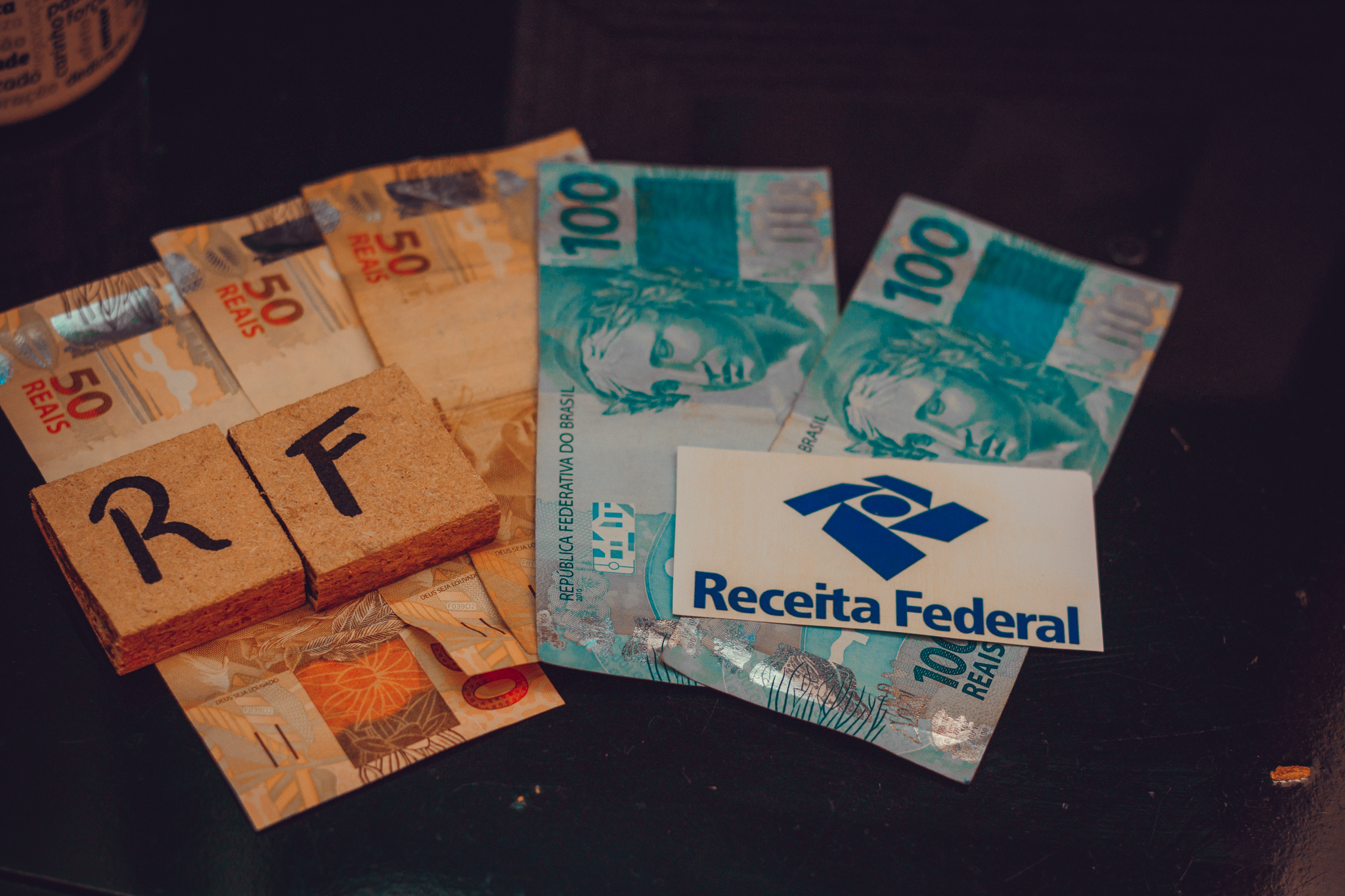 Receita Federal vai distribuir mais de R$ 314 MILHÕES para quem caiu na malha fina do IR