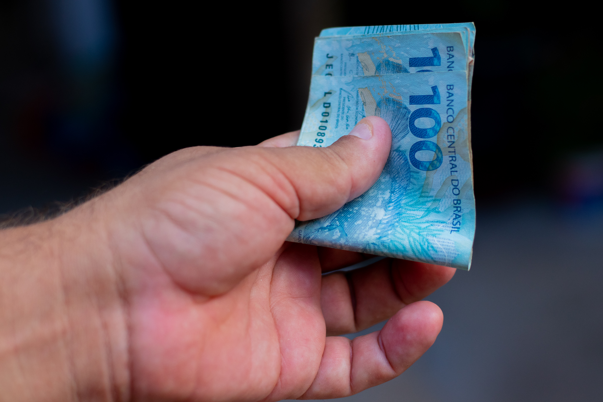 Salário mínimo de R$ 1.801 é aprovado em região do Brasil: quem serão os contemplados?