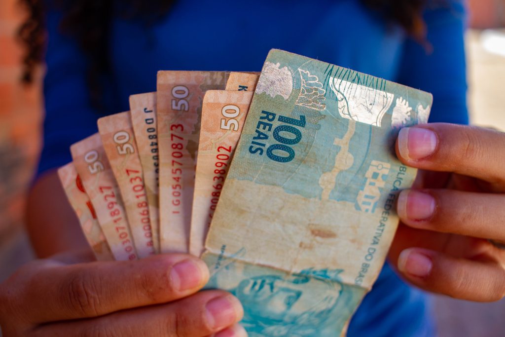 Sorteios do CPF na nota vão distribuir ainda mais prêmios em 2025; entenda programa de pontos