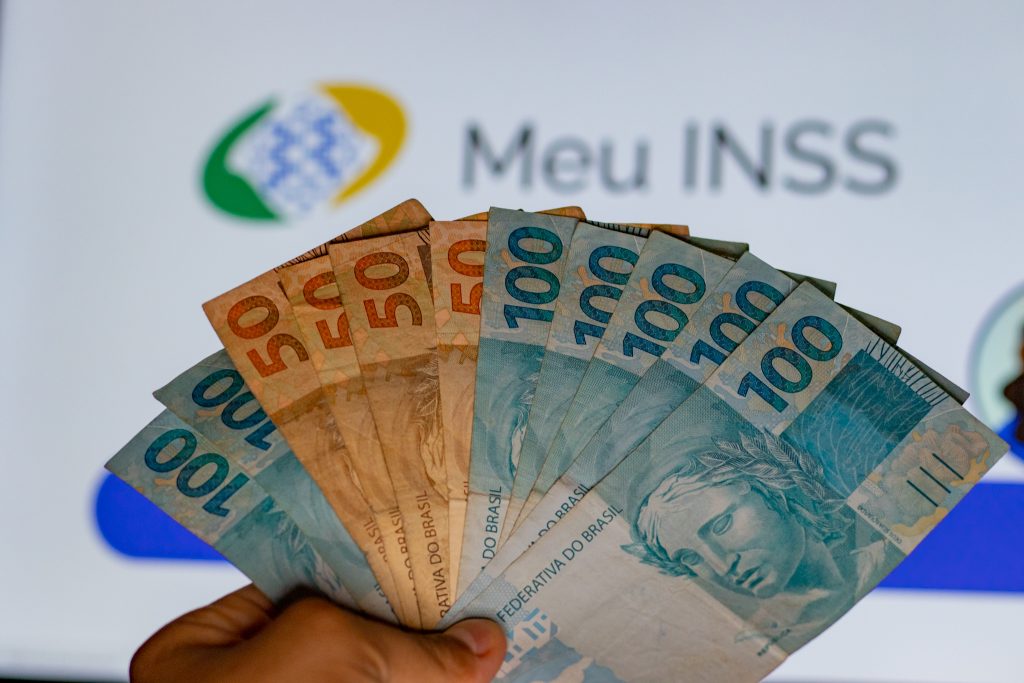 A partir deste mês, confira seu holerite: a contribuição do INSS vai aumentar.