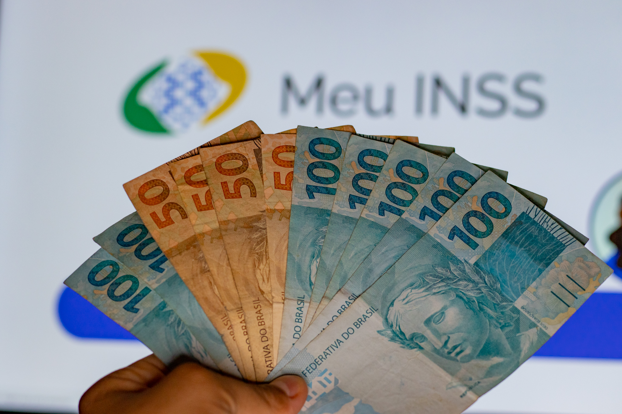 A partir deste mês, confira seu holerite: a contribuição do INSS vai aumentar.