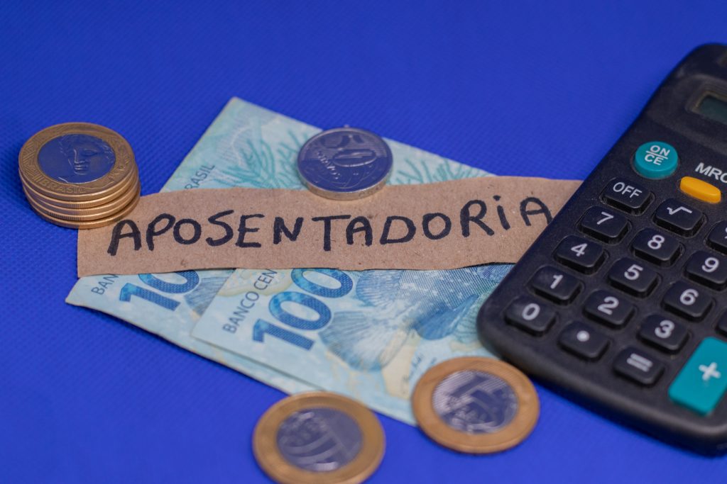 Trabalhadores que atuam NESTAS profissões podem se aposentar antes da idade mínima
