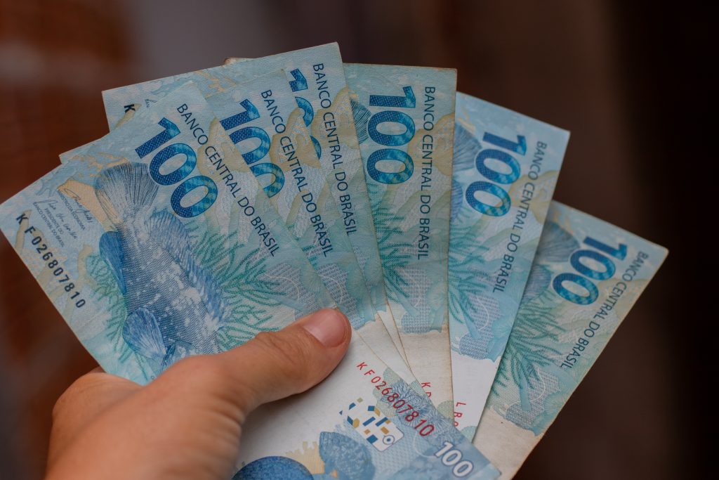 Vítimas de enchentes vão receber Auxílio Emergencial? Projeto do governo em discussão!