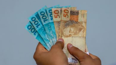 Os benefícios do governo podem, muitas vezes, trabalhar juntos para melhorar sua condição de vida.