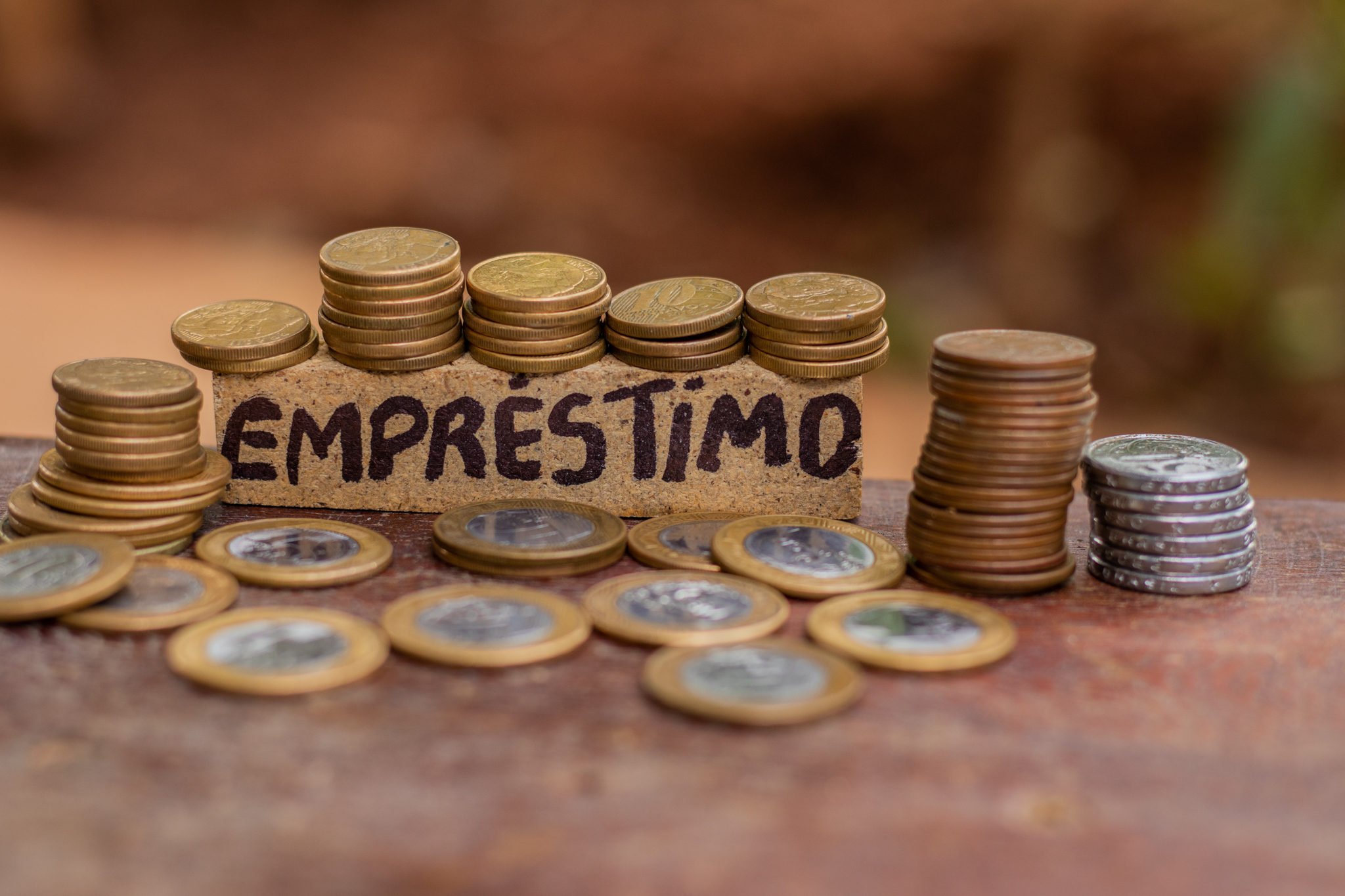 Aprenda a contratar empréstimo com juros mais baixos: NÃO perca tempo!