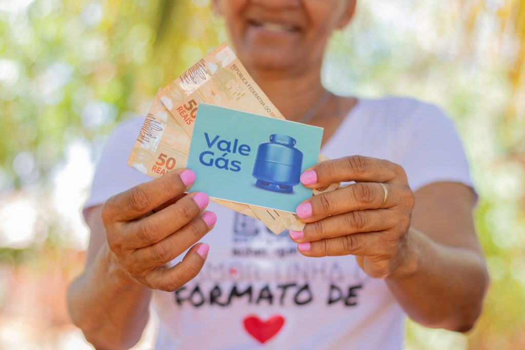 Auxílio Gás ATUALIZADO: novo calendário é REVELADO pelo Governo Federal e MDS