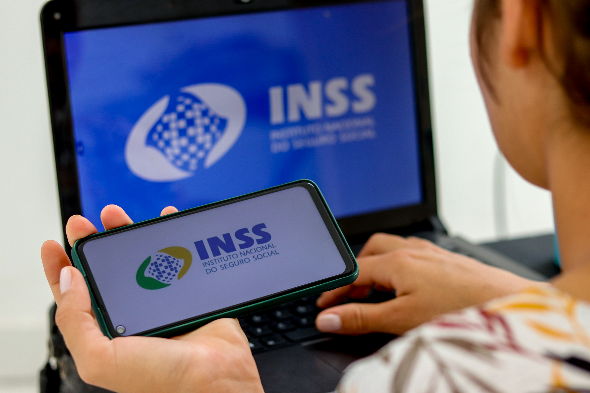 Benefício demorando? INSS explica como ACELERAR pedido de ajuda financeira