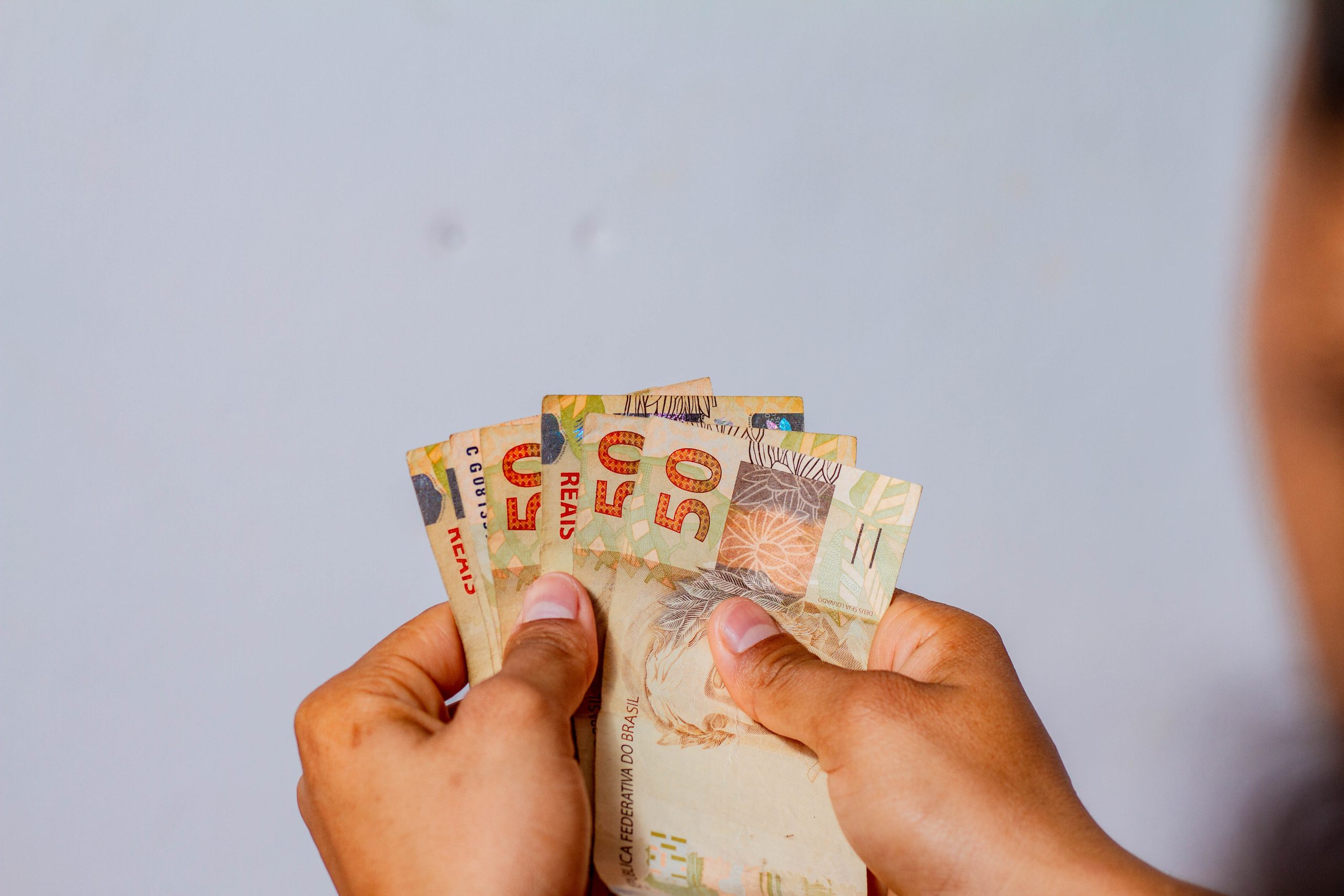 Benefício para trabalhadores pode pagar parcela de até R$ 1.518