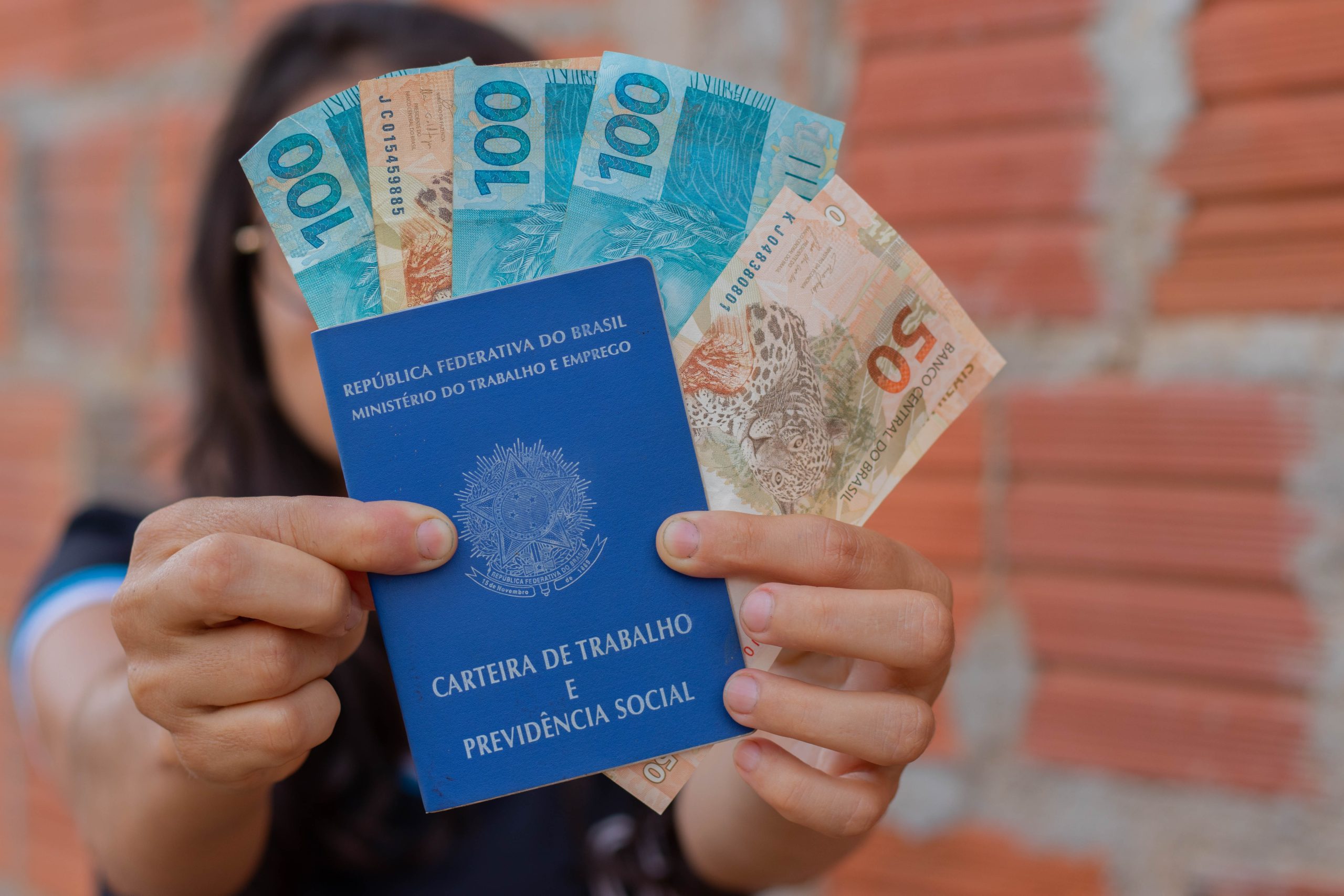 Bônus LIBERADO: brasileiros que recebem até R$ 2.640 na conta podem acessar dinheiro EXTRA
