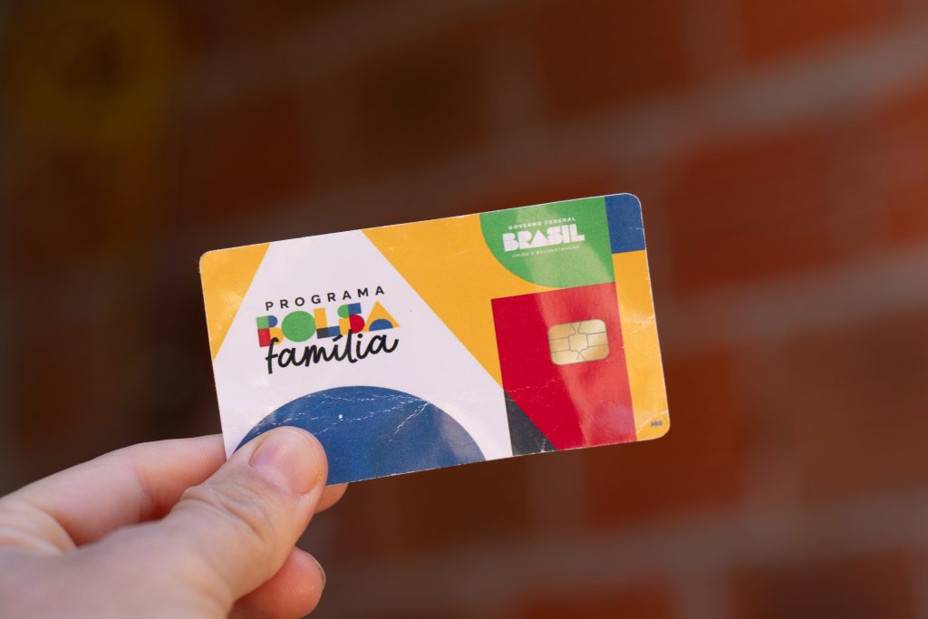 Brasileiros serão afetados por mudança inédita no Bolsa Família; entenda