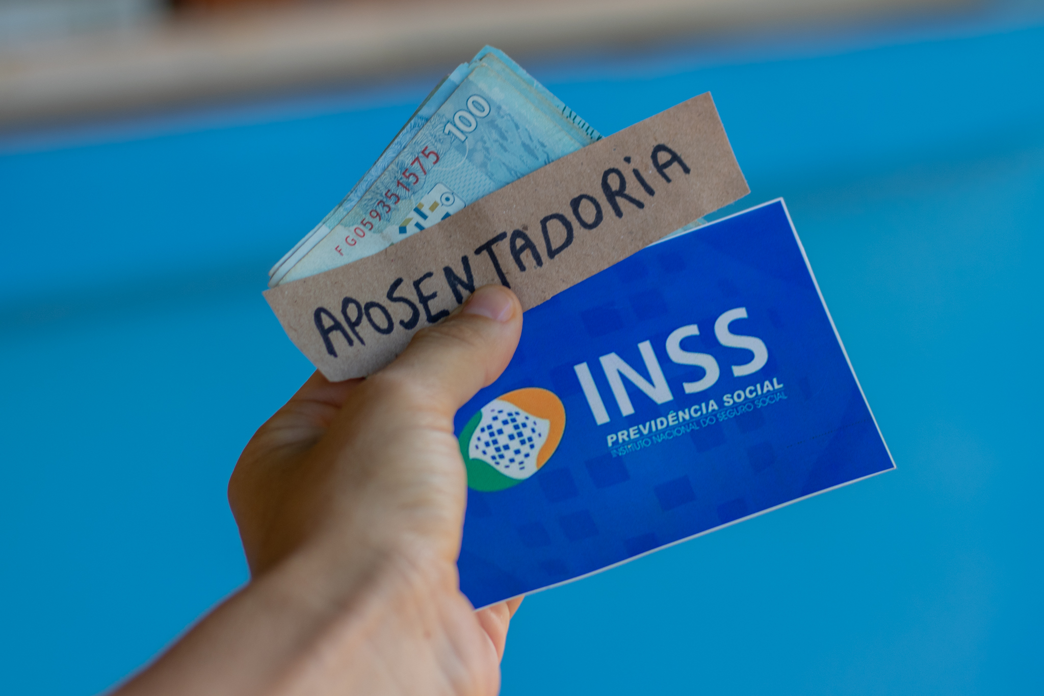 CHEGA de trabalho! INSS libera aposentadoria exclusiva para ESTES profissionais