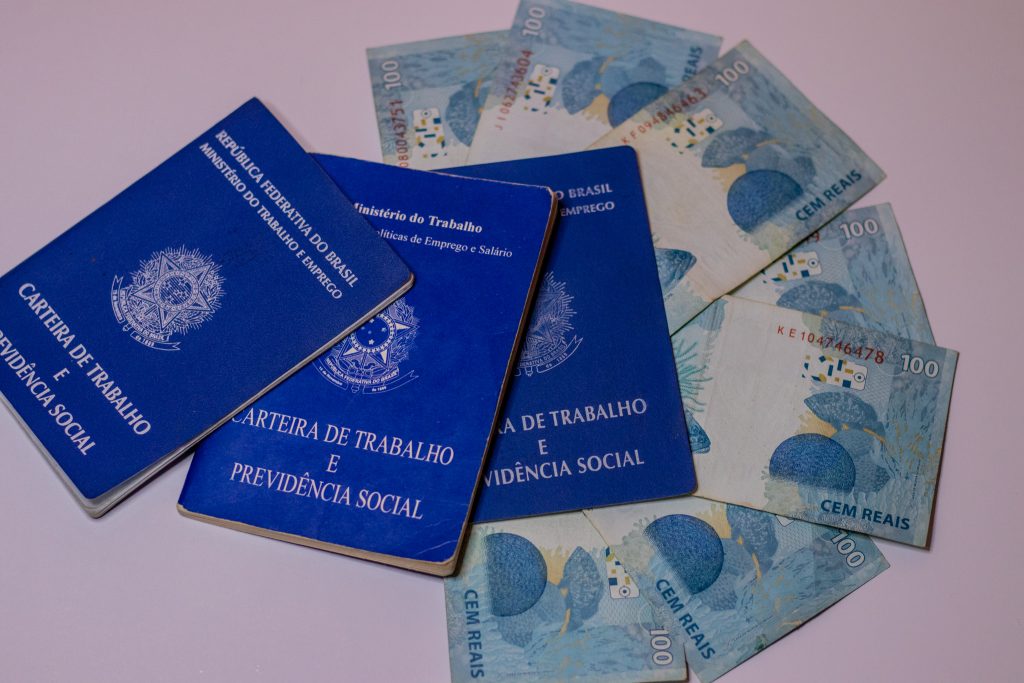 Conheça 2 regras da CLT que IMPEDEM você de receber o 13º salário