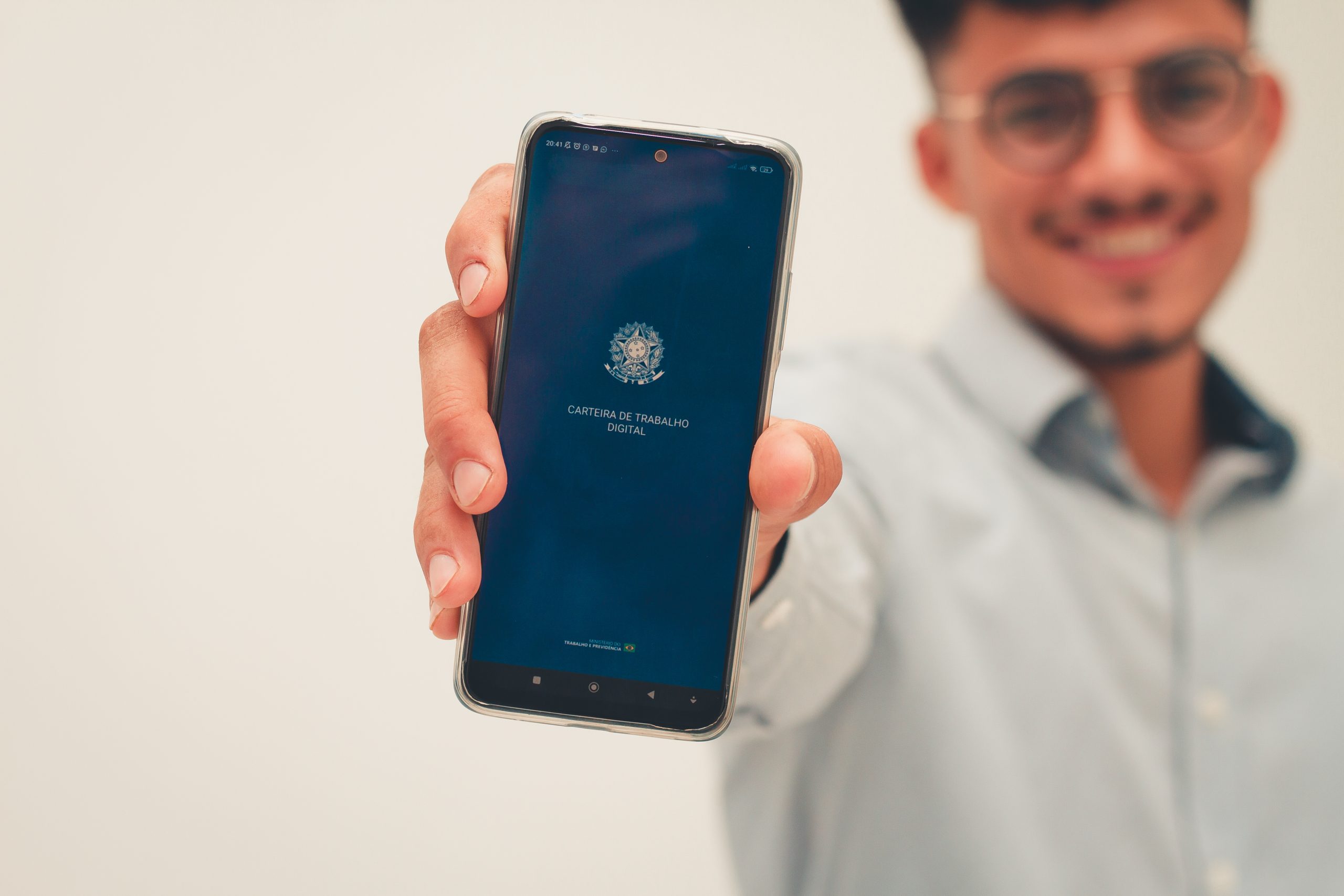 Se você é trabalhador, veja como contratar um consignado com sua Carteira de Trabalho Digital.