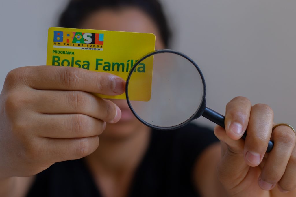 Corte bilionário no Bolsa Família é confirmado: seu pagamento pode ser SUSPENSO?