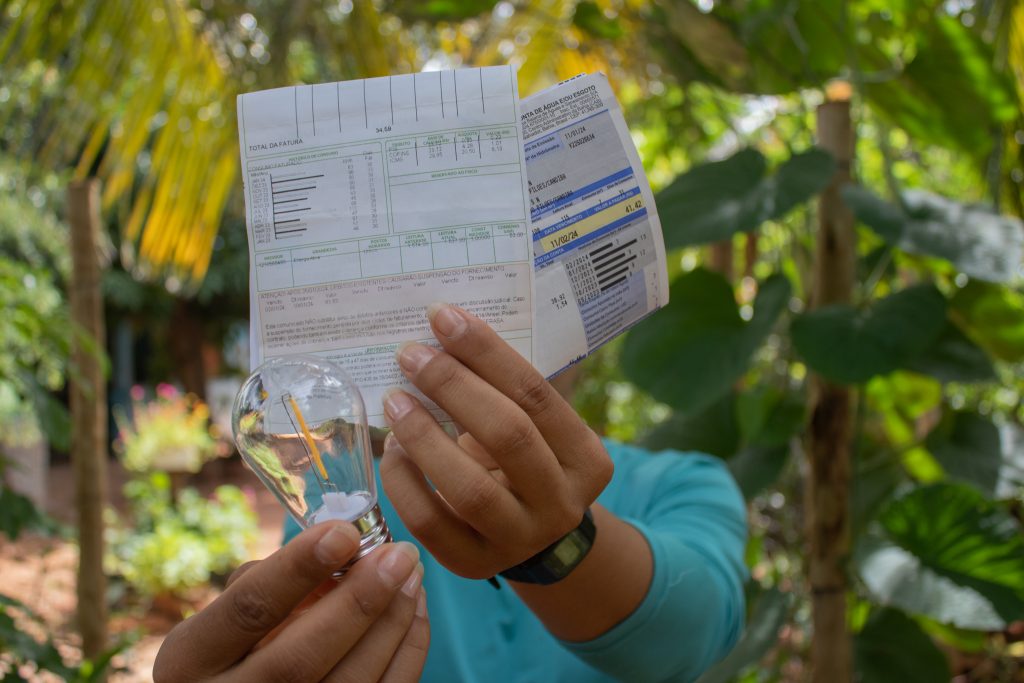Atrasou as contas de luz? Veja quanto tempo demora para ter a energia cortada.