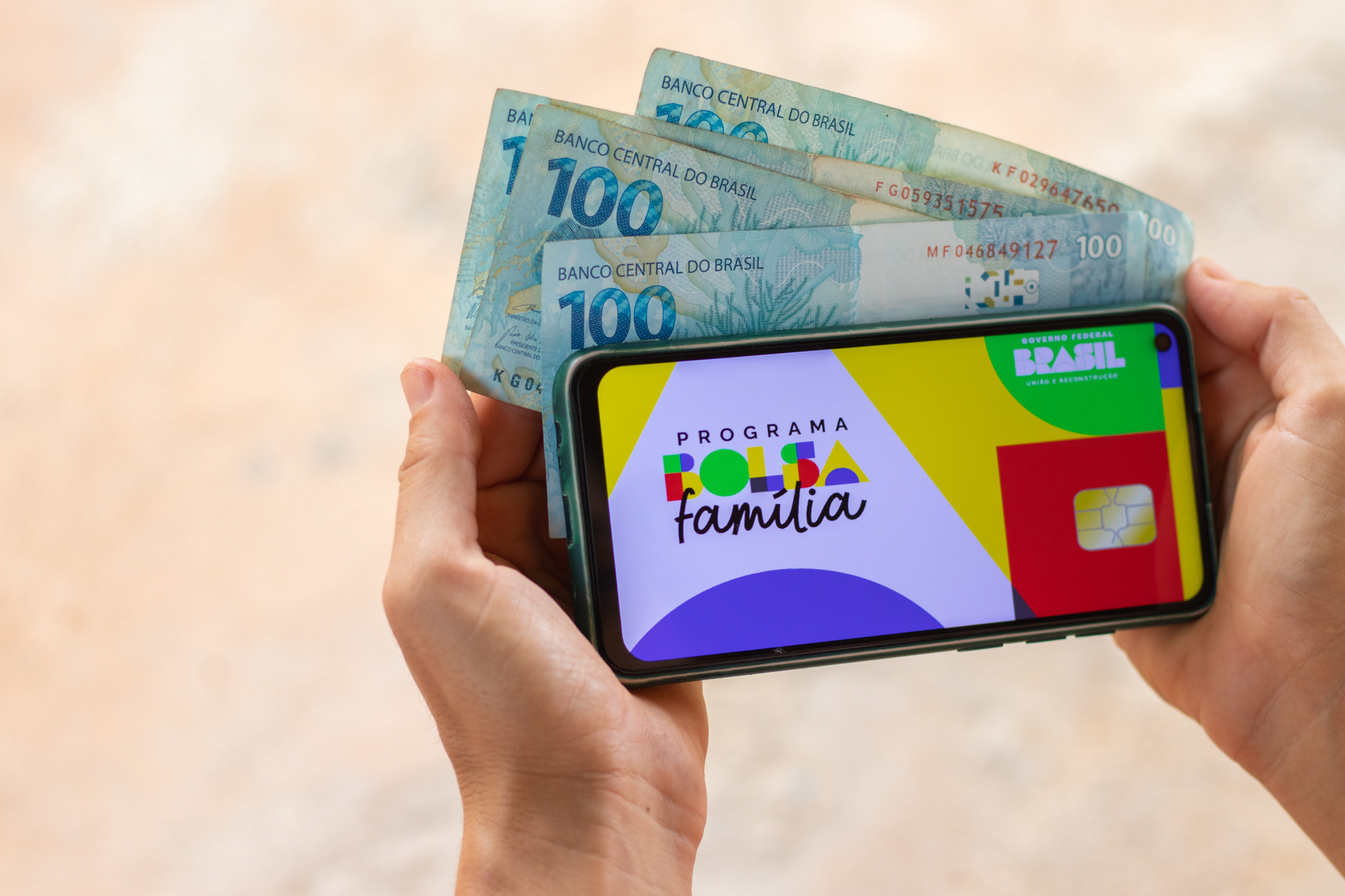 Entenda TUDO sobre o empréstimo do Bolsa Família e contrate valores ...