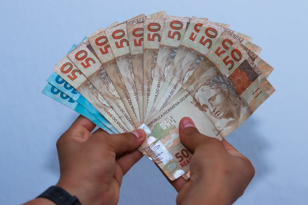 Governo libera pagamentos de até R$ 1.200 no Pé-de-Meia HOJE (06)