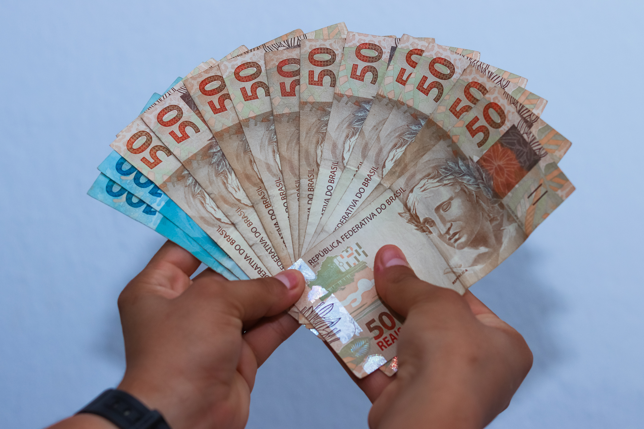 Governo libera pagamentos de até R$ 1.200 no Pé-de-Meia HOJE (06)