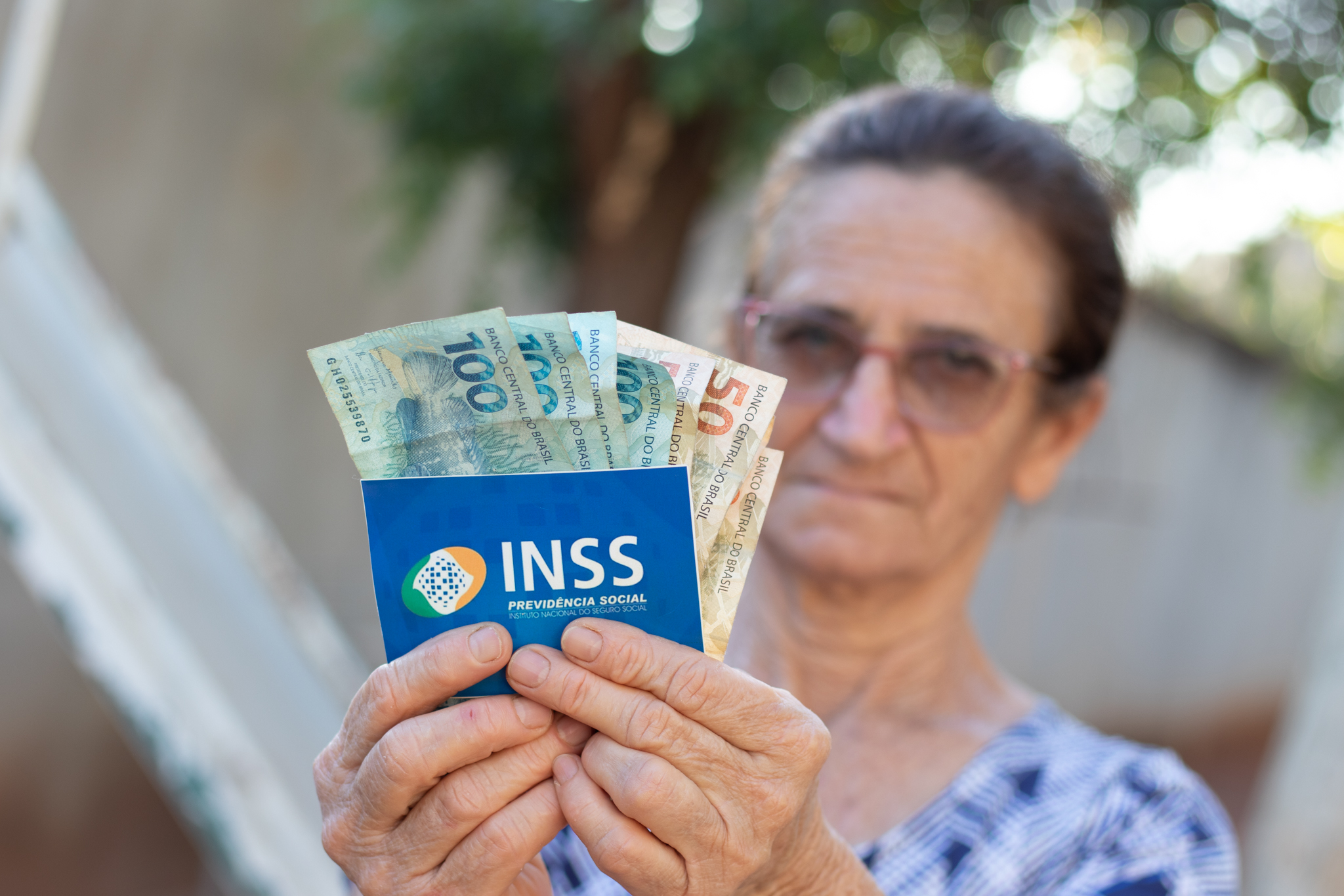 INCRÍVEL! INSS anuncia BÔNUS de R$ 1.518+ para 33 MILHÕES de segurados do Instituto