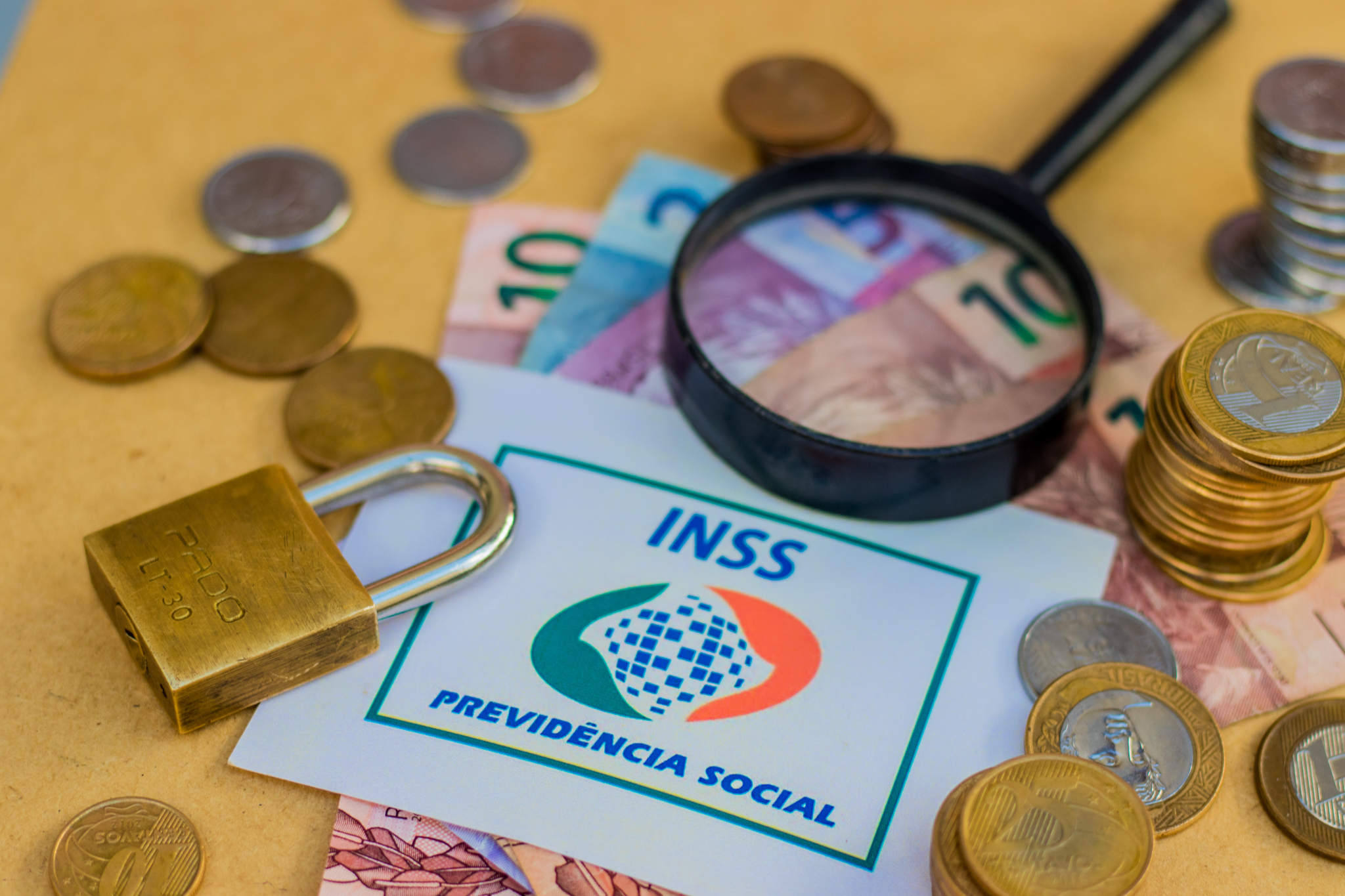 INSS bloqueia pagamentos de março de vários beneficiários: confira SOLUÇÃO para o problema!