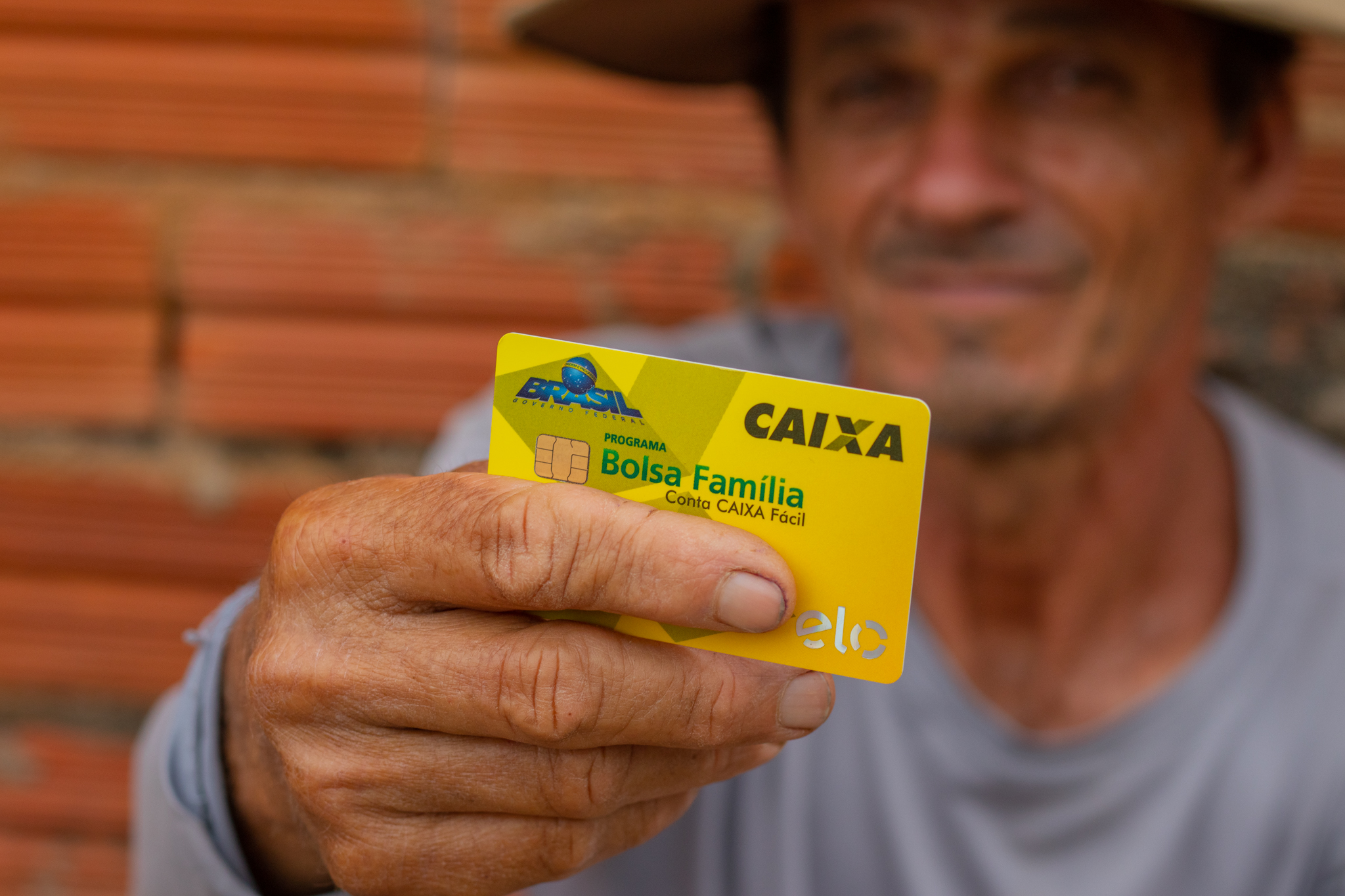 Idosos podem ser incluídos no Bolsa Família com valor EXTRA: aprenda a solicitar!