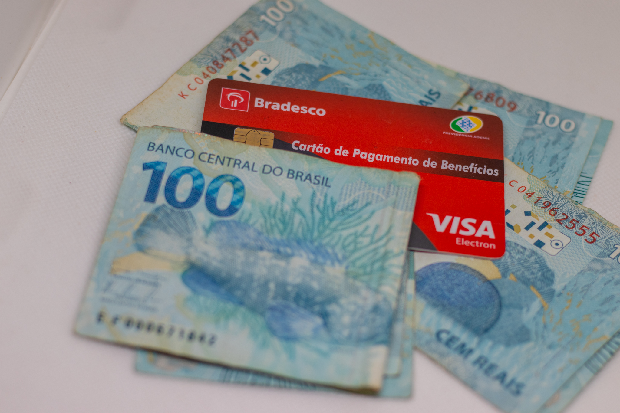 Mais CORTES? Benefícios do governo estão sob AMEAÇA e preocupação CRESCE em todo país