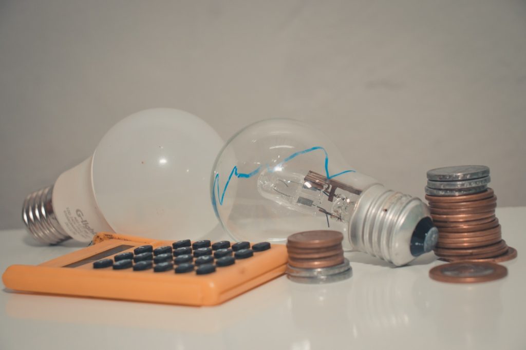 Mesmo com aumento na conta de luz, você pode pagar MENOS: saiba como!