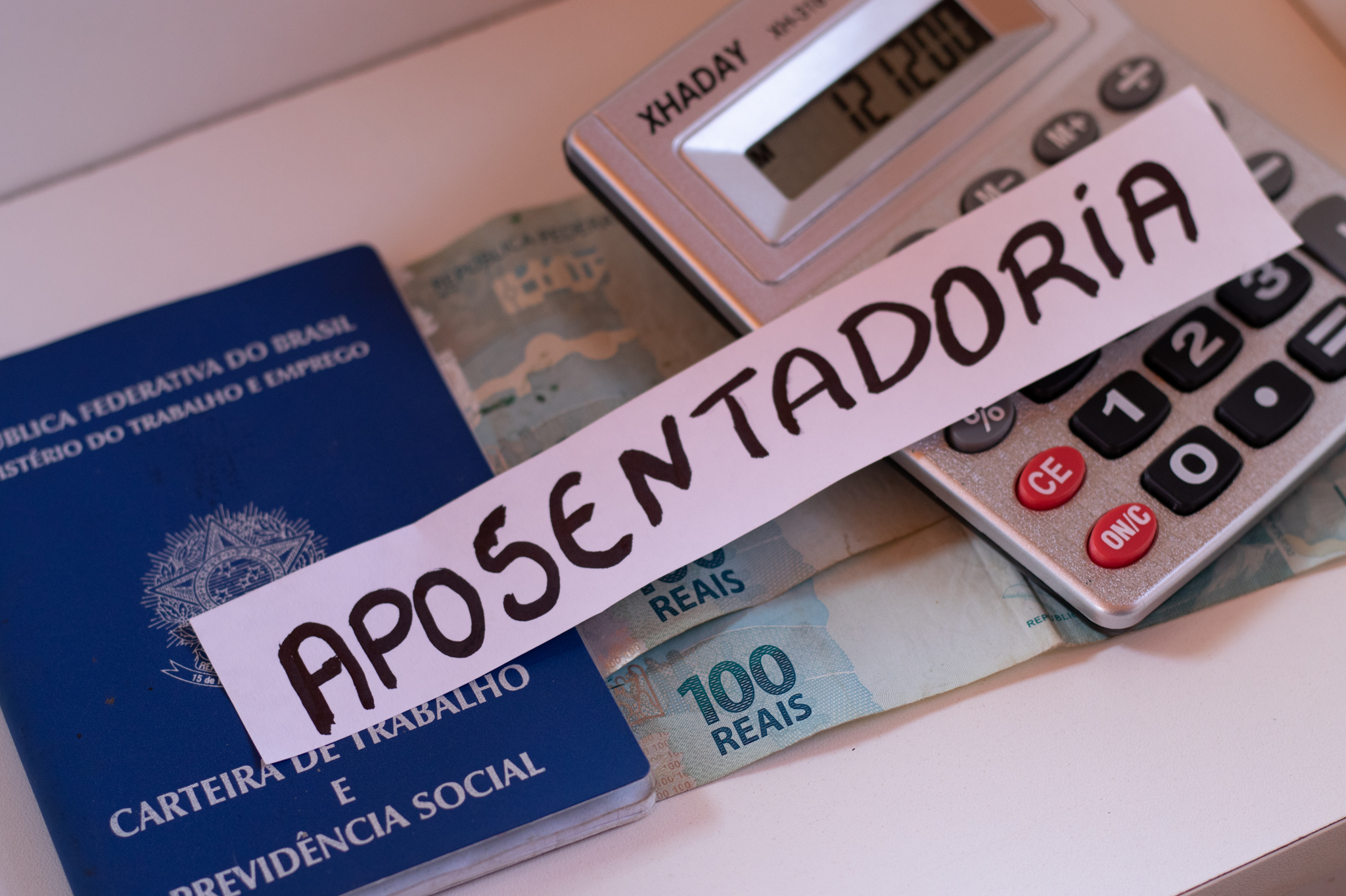 Muito CEDO? Descubra se aposentadoria aos 50 anos é possível mesmo após MUDANÇAS