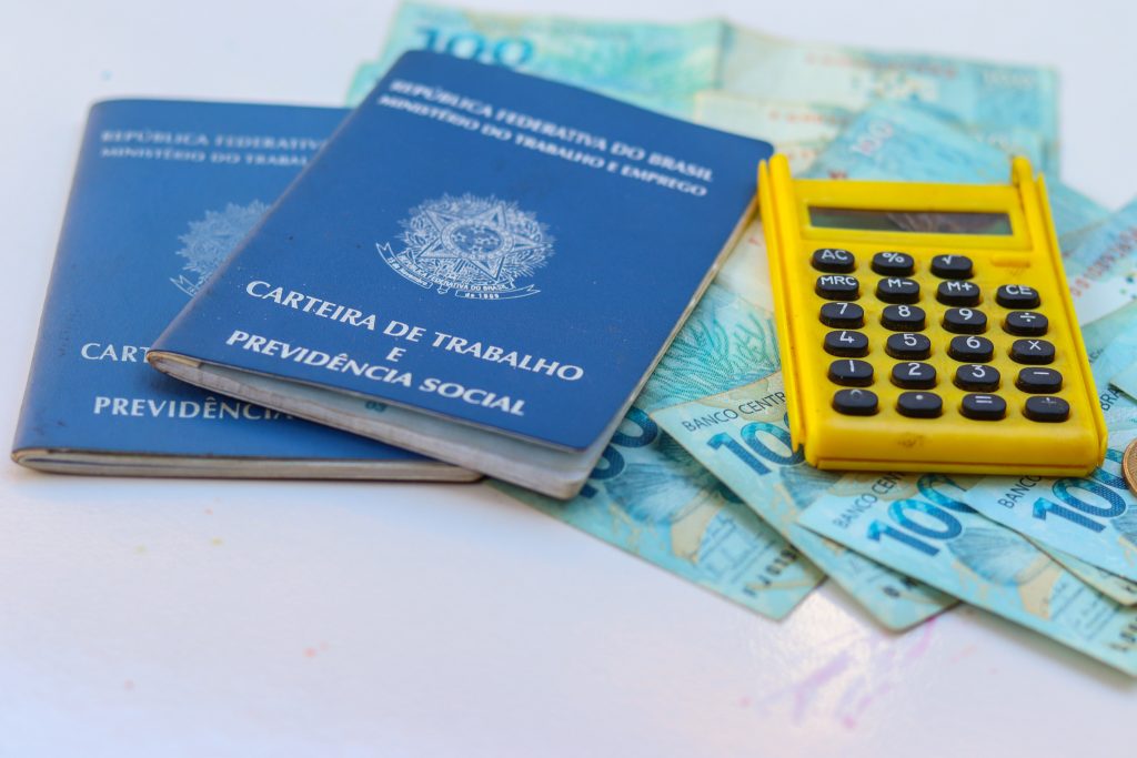 Se você é trabalhador, veja se tem ou não direito de receber o abono salarial.