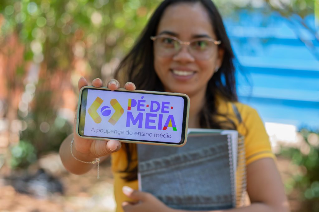 Quem recebe o Pé-de-Meia pode ter mais uma regra para seguir em breve.