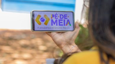Através do Pé-de-Meia, é possível ter acesso a diversos benefícios em dinheiro.