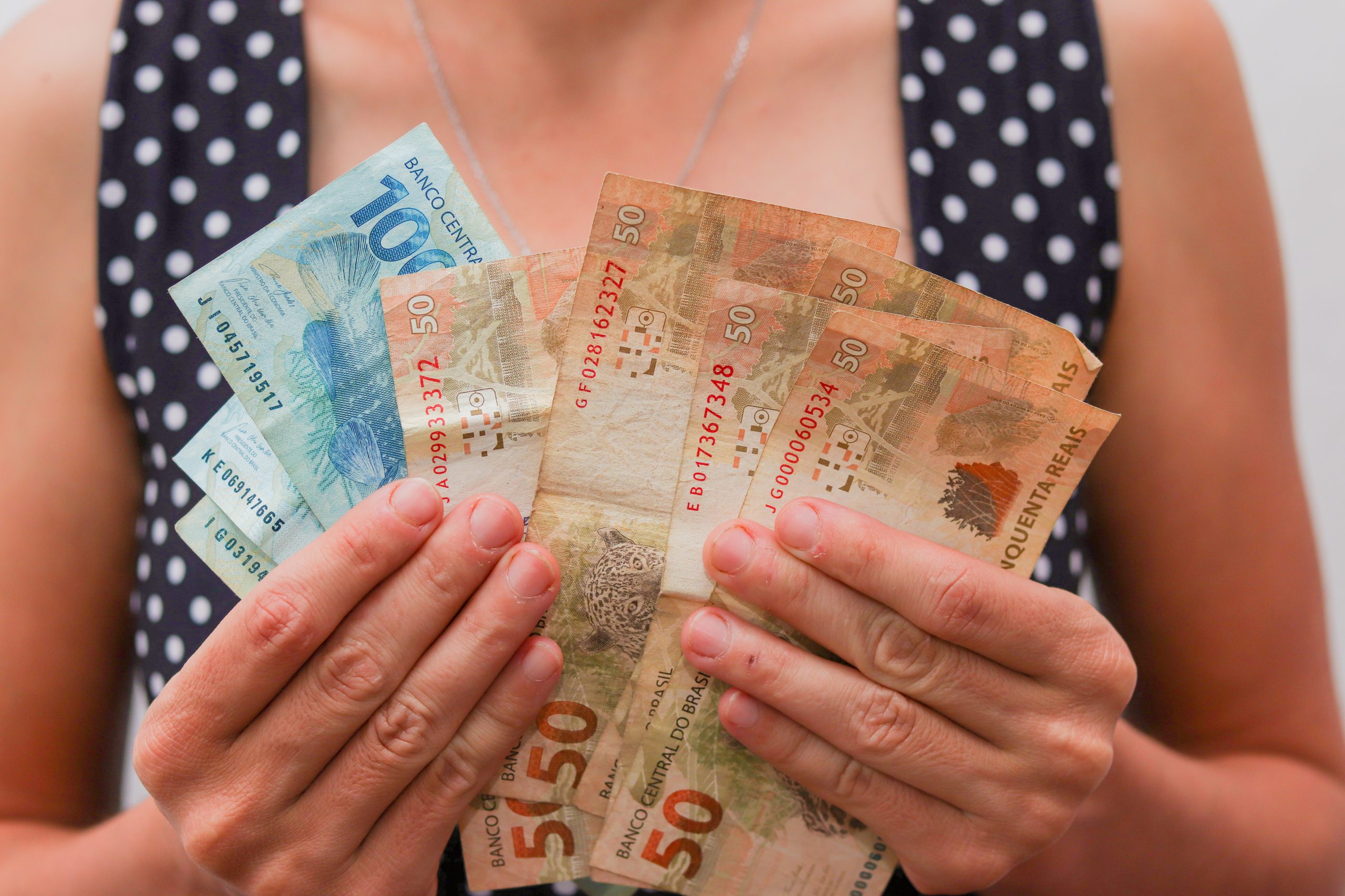 As mulheres que quiserem receber os R$ 300 do benefício devem se inscrever logo.