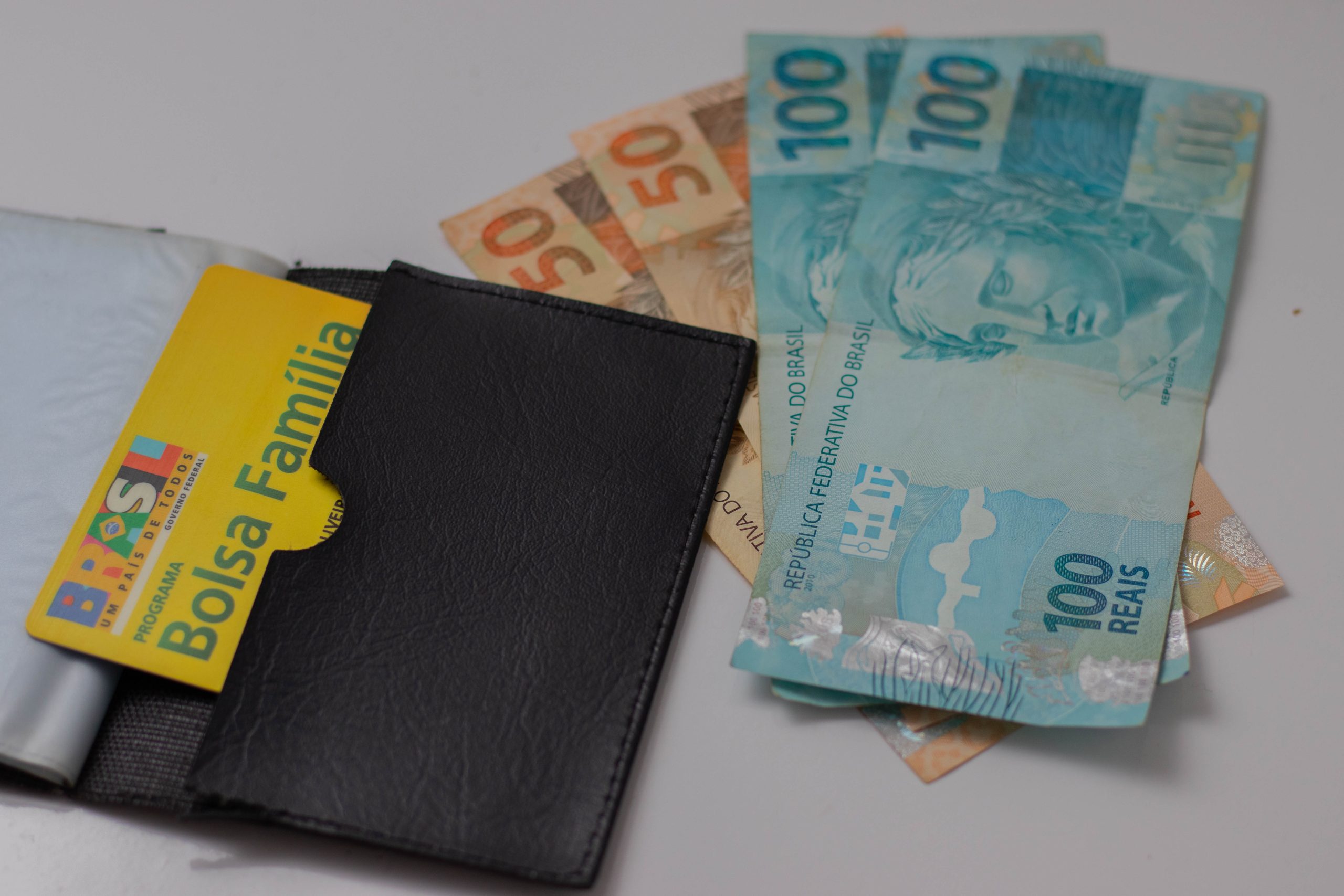 Novo projeto de lei visa aprovar Abono Natalino para o Bolsa Família; entenda proposta