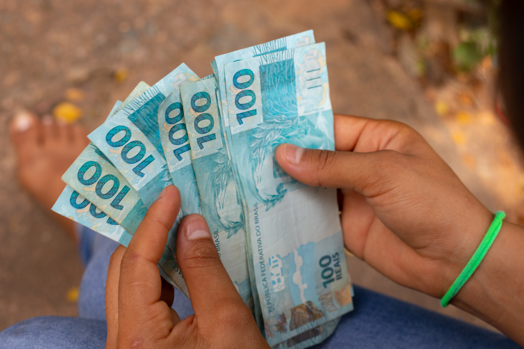Pagamento de até R$ 2.424 pode beneficiar vários trabalhadores: veja regras!