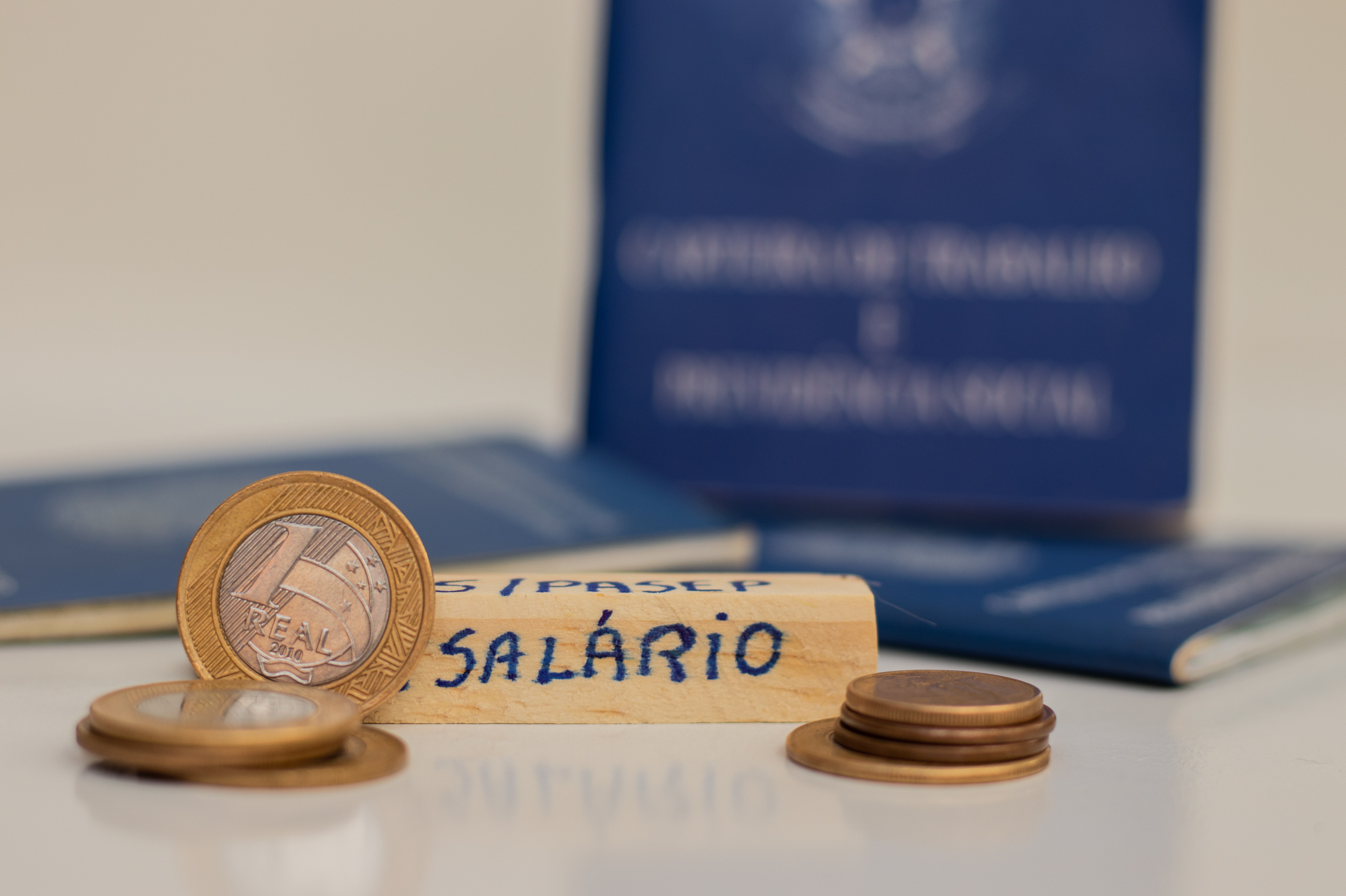 Se você é trabalhador, saiba da possibilidade de receber o 13º salário antecipado.