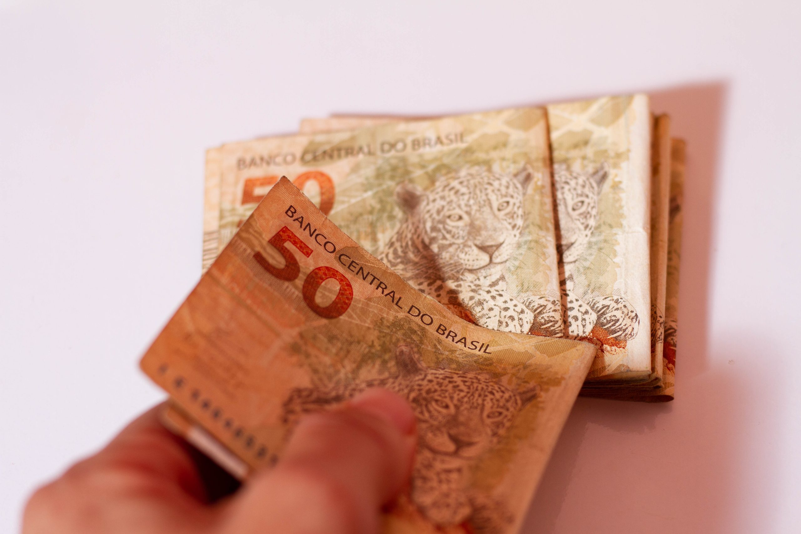 Se você quer dinheiro sem burocracia, veja como simular um empréstimo pelo Crédito do Trabalhador.