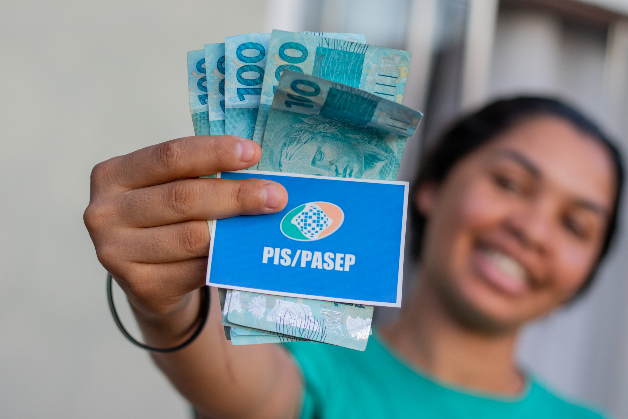 Você é trabalhador? Então veja quando vai poder receber o abono salarial em 2025.