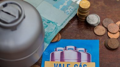Se você é beneficiário do Auxílio Gás, veja quando os valores voltam a cair.