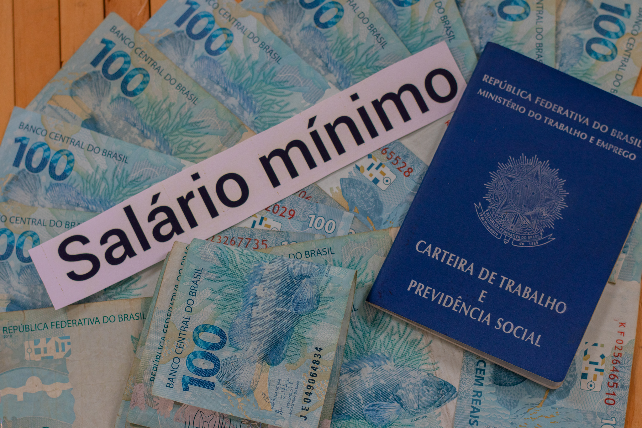Reajuste APROVADO: salário mínimo sobe mais de 7% para ESTES trabalhadores: confira!