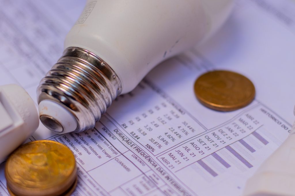 Reajuste na conta de luz pega consumidores de surpresa em março