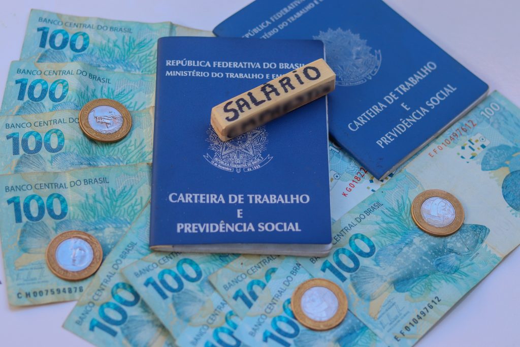 Recebe um salário? Veja ESTE comunicado antes de sacar seu próximo pagamento do mês