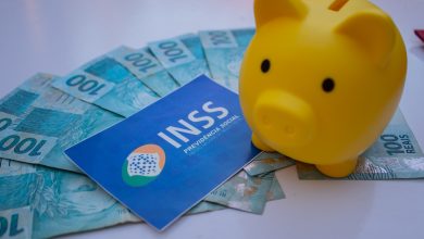 Retroativos na conta: valores ATRASADOS do INSS vão cair ainda em abril; veja critérios!
