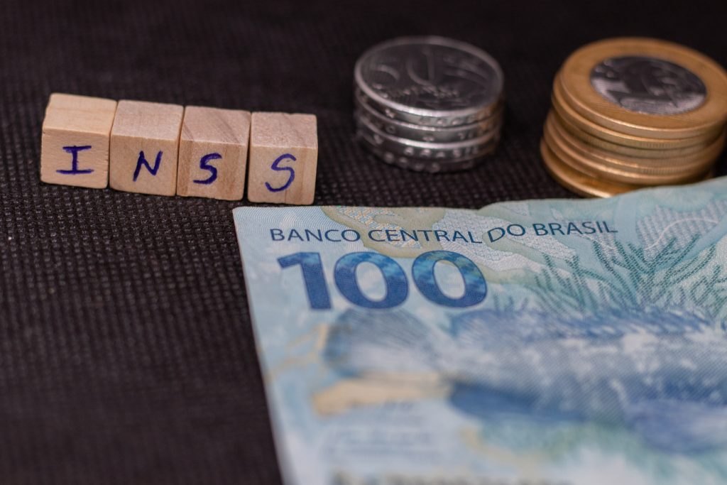 Salário-família: critérios atualizados para receber benefício exclusivo do INSS