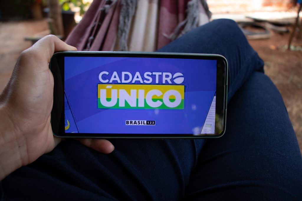 Tem como atualizar CadÚnico pelo WhatsApp? Confira todas OPÇÕES para sua região!