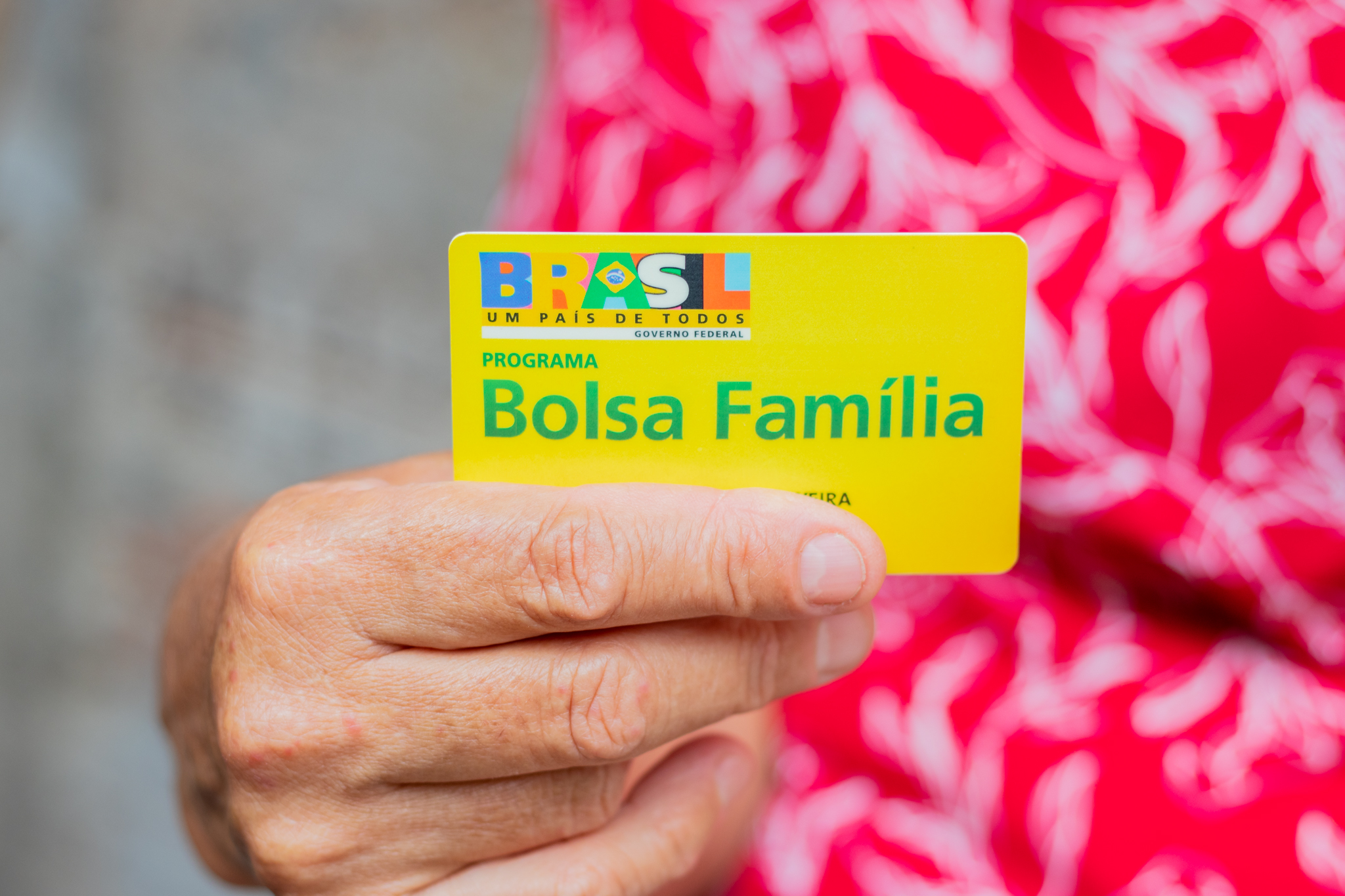 VAZOU! Bolsa Família de abril tem calendário e valores CONFIRMADOS pelo Governo Federal
