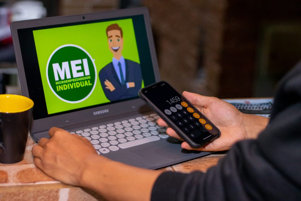 Você é MEI? Saiba QUANDO é preciso declarar Imposto de Renda e fique em dia com a Receita