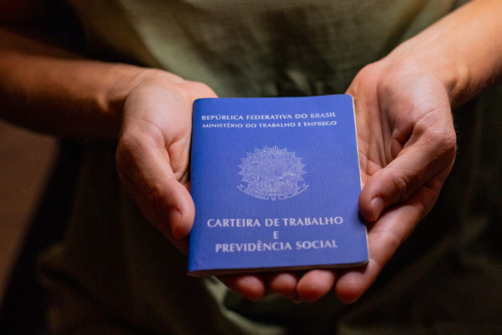 Acordo individual de trabalho.