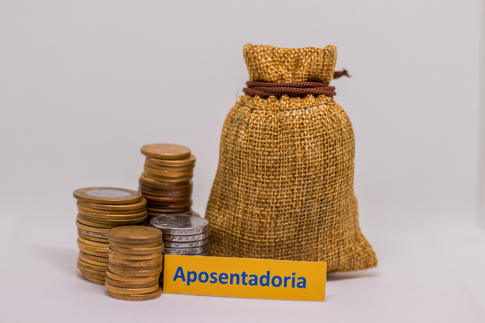 Adeus BPC, olá aposentadoria! Saiba o que é preciso para fazer transição de benefícios