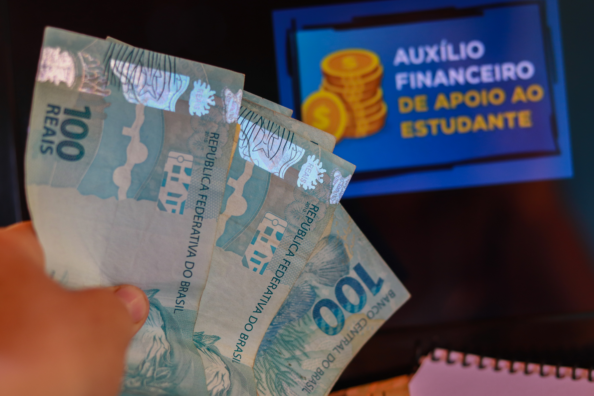 Benefício para estudantes de baixa renda tem novos depósitos confirmados; veja regras