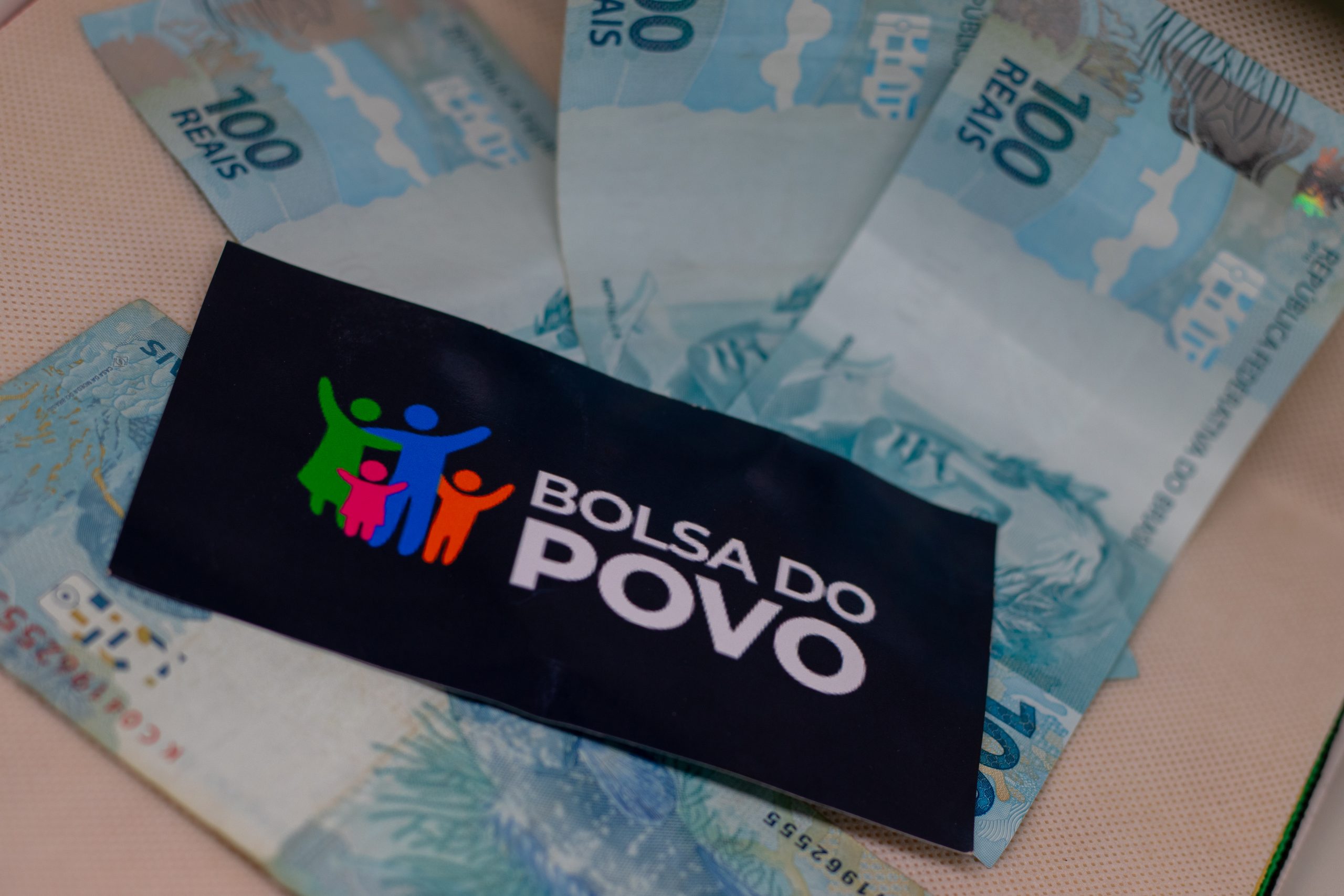 Bolsa do Povo: saiba quais brasileiros têm direito ao benefício de R$ 2,5 MIL por pessoa e solicite!